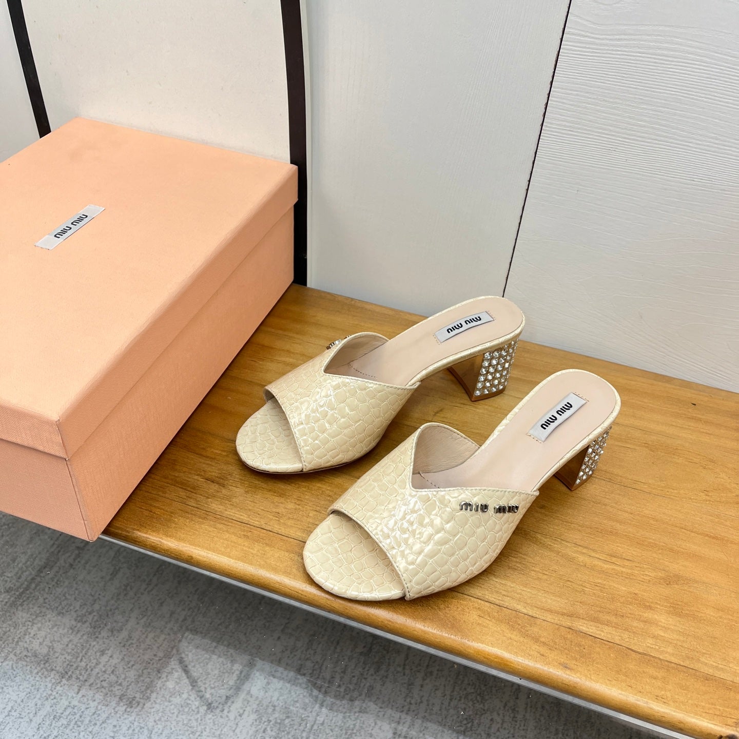 JEWELLED HEEL 55 MULE SANDALS IN PALE YELLOW CALFSKIN