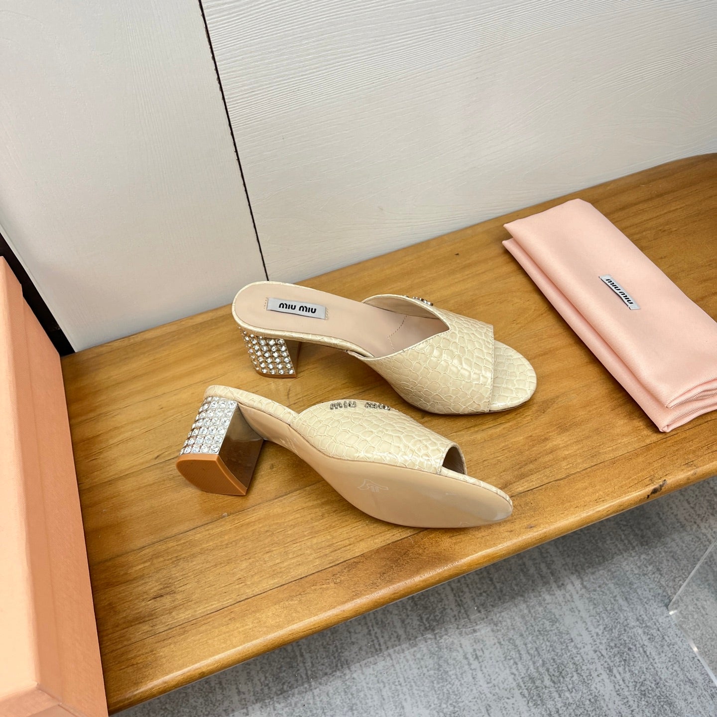 JEWELLED HEEL 55 MULE SANDALS IN PALE YELLOW CALFSKIN