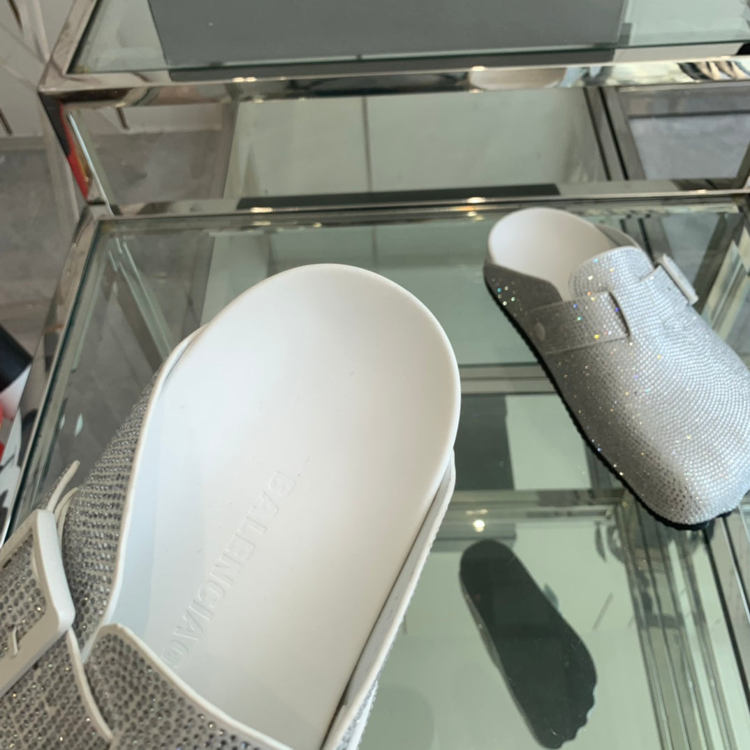 BIRKENSTOCK CLOG ATTACHED RHINESTONES IN WHITE CALFSKIN