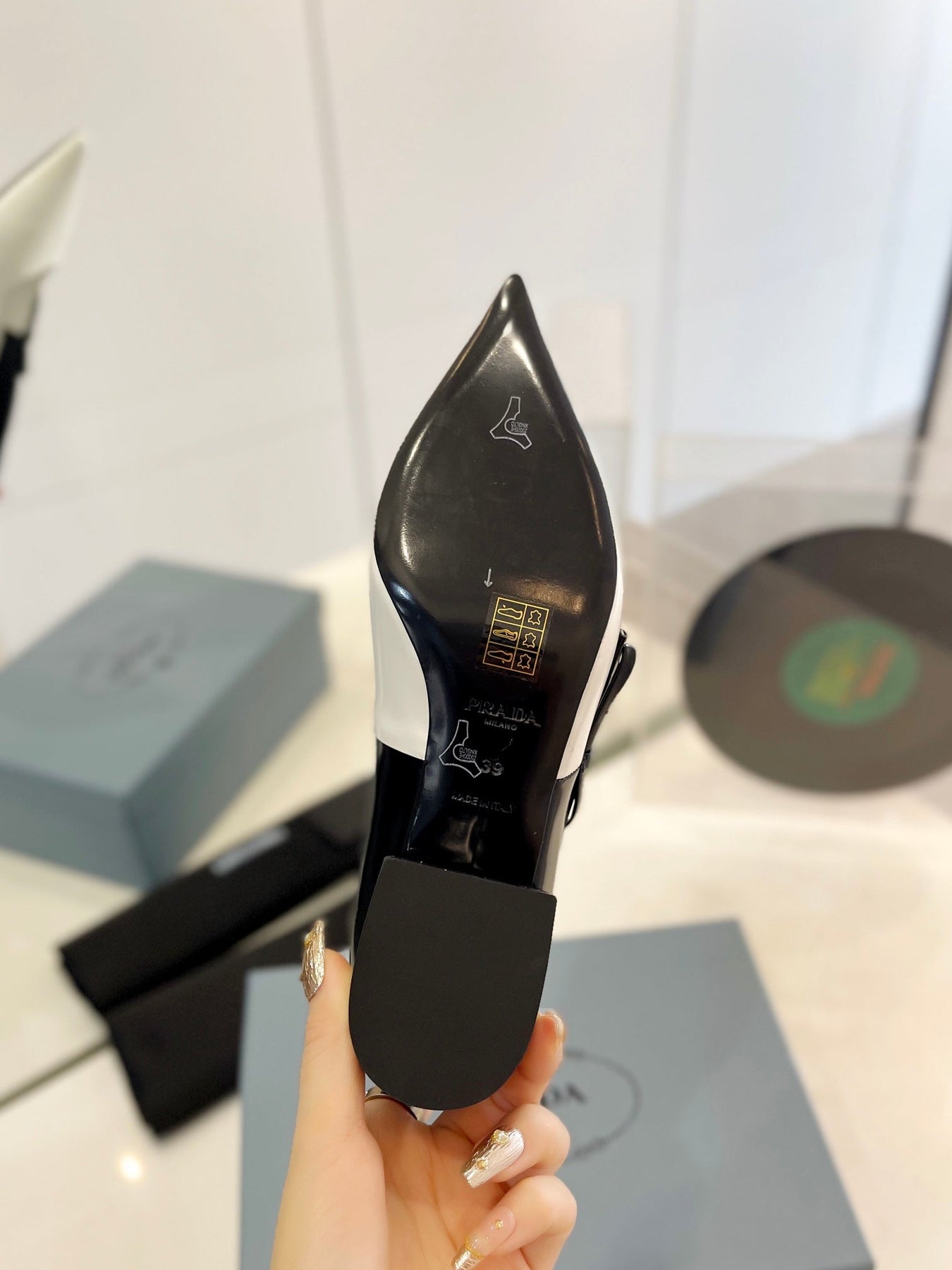 PRA MID - HEELS WHITE AND BLACK LAMBSKIN WITH BOW