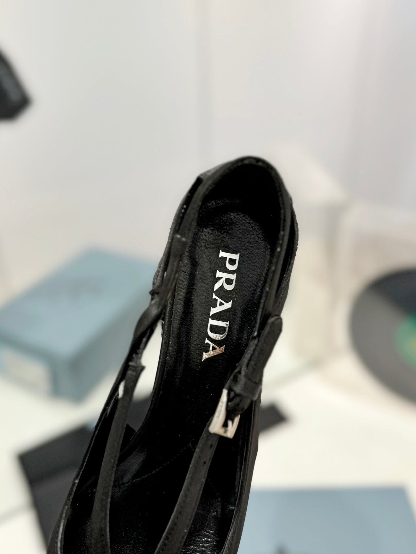 PRA STRAP CUT-OUT PUMPS BLACK SATIN