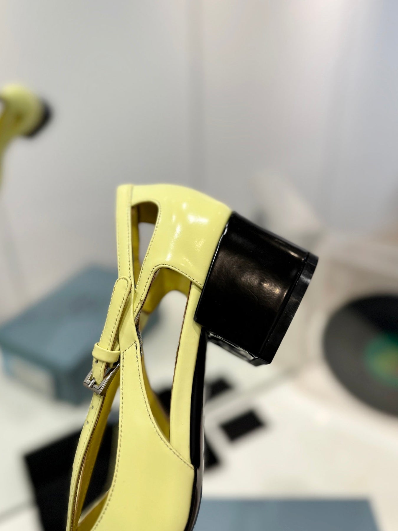 PRA STRAP CUT-OUT PUMPS PASTEL YELLOW CALFSKIN