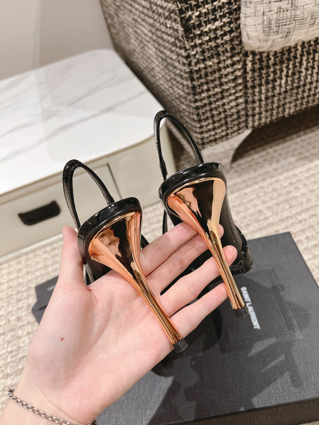 DUNE HIGH 10 CM SLINGBACK PUMPS IN BLACK PATENT LEATHER WITH GREEN CRYSTAL