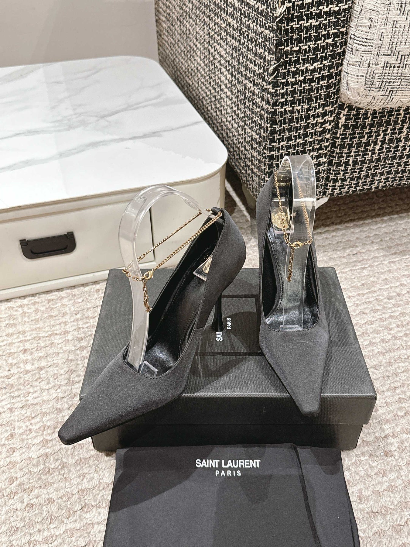 HIGH PUMP 9 CM IN BLACK SATIN