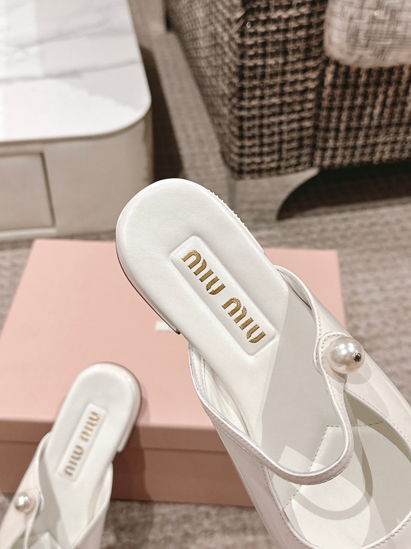 FLAT MULE IN WHITE MIX BLACK PATENT CALFSKIN