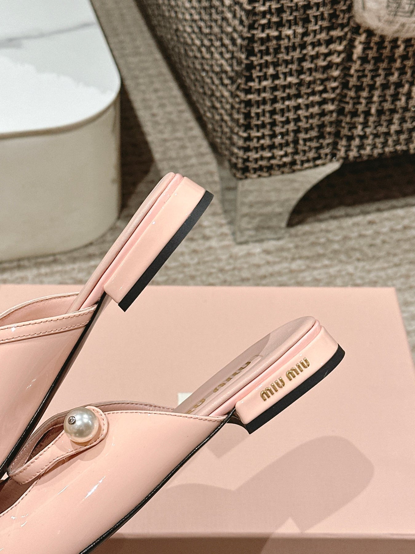 FLAT MULE IN BABY PINK MIX BLACK PATENT CALFSKIN