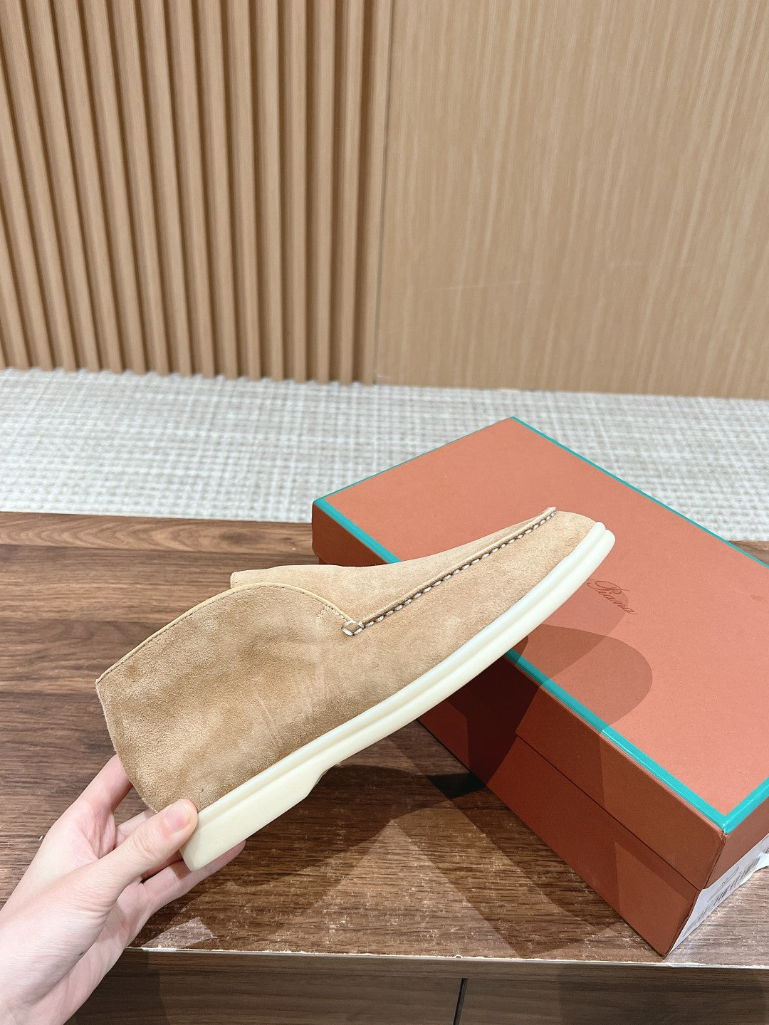 LP OPEN WALK LOAFERS CREAM SUEDE