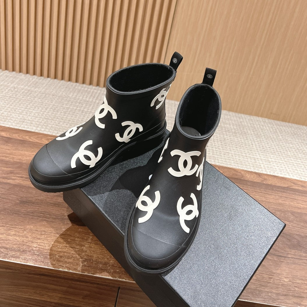 CC RAIN BOOTS BLACK TPU WITH WHITE LOGO 01