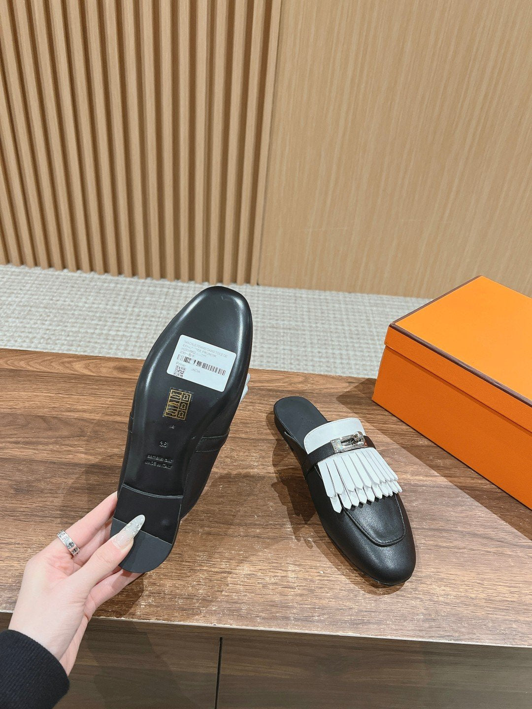 0Z Mule Fringed Black/White