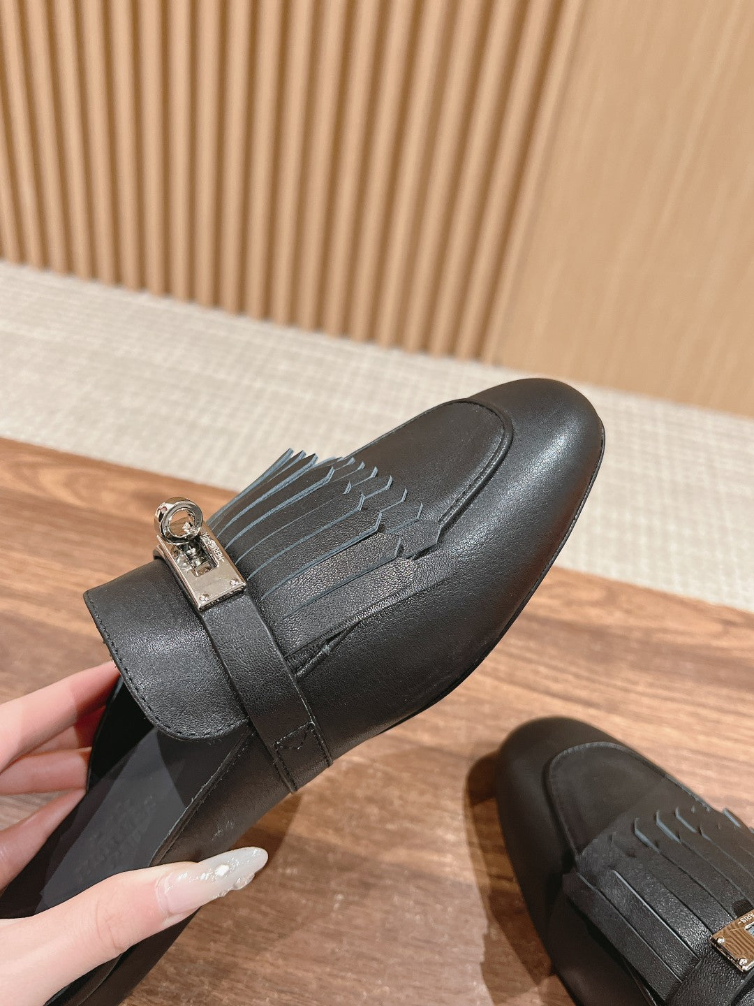 OZ Mule Fringed Black