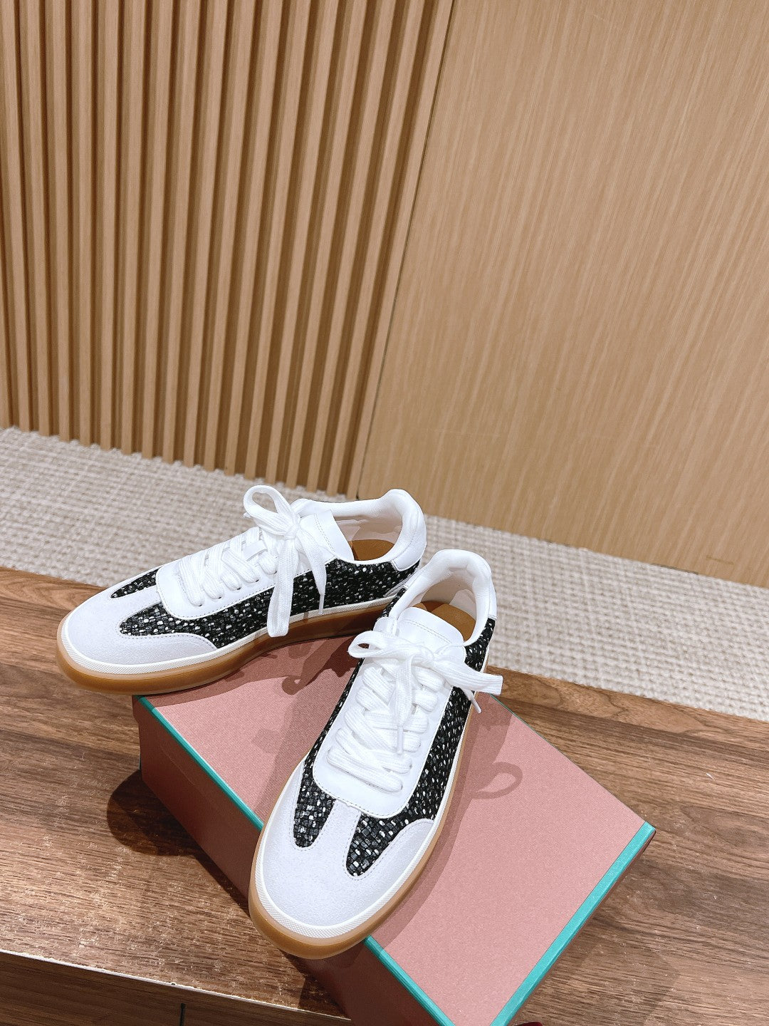 LP TENNIS WALK SNEAKERS WHITE AND BLACK SUEDE