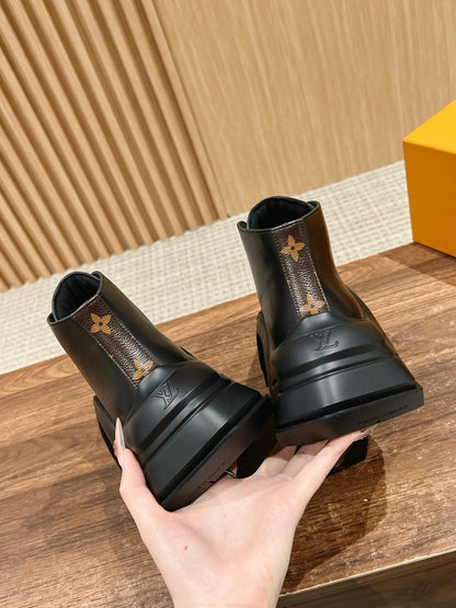 LV WOMEN CHELSEA BOOT IN BLACK MONOGRAM CALFSKIN