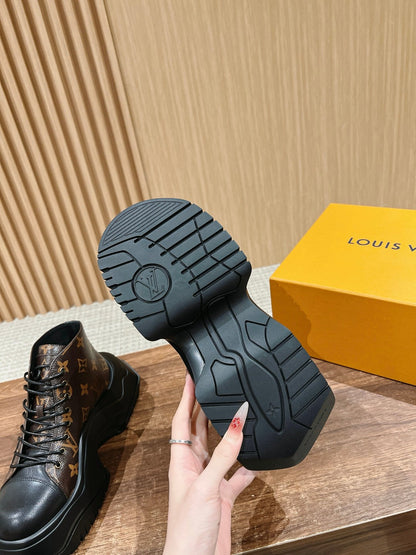 LV WOMEN CHELSEA BOOT IN BLACK MIX CHOCOLATE BROWN MONOGRAM CALFSKIN