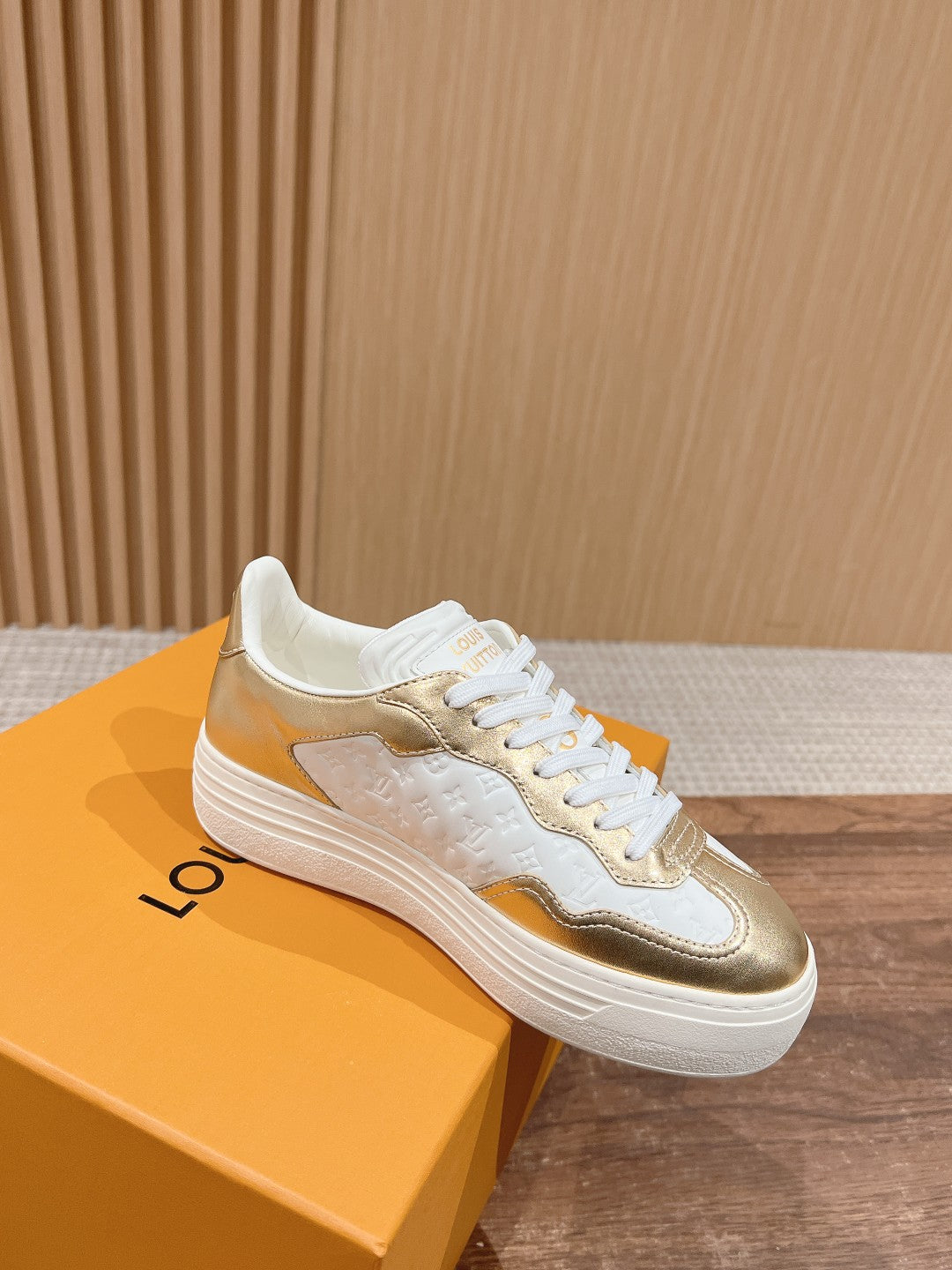 LV TRAINER SNEAKER IN GOLD MIX WHITE EMBOSSED CALFSKIN
