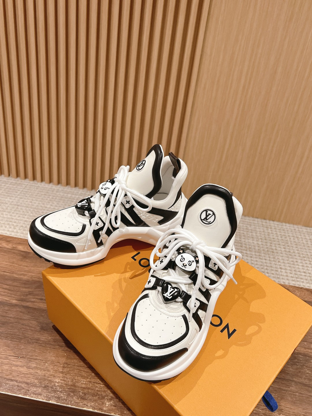 LV ARCHLIGHT SNEAKER IN WHITE MIX BLACK EMBOSSED CALFSKIN 101058