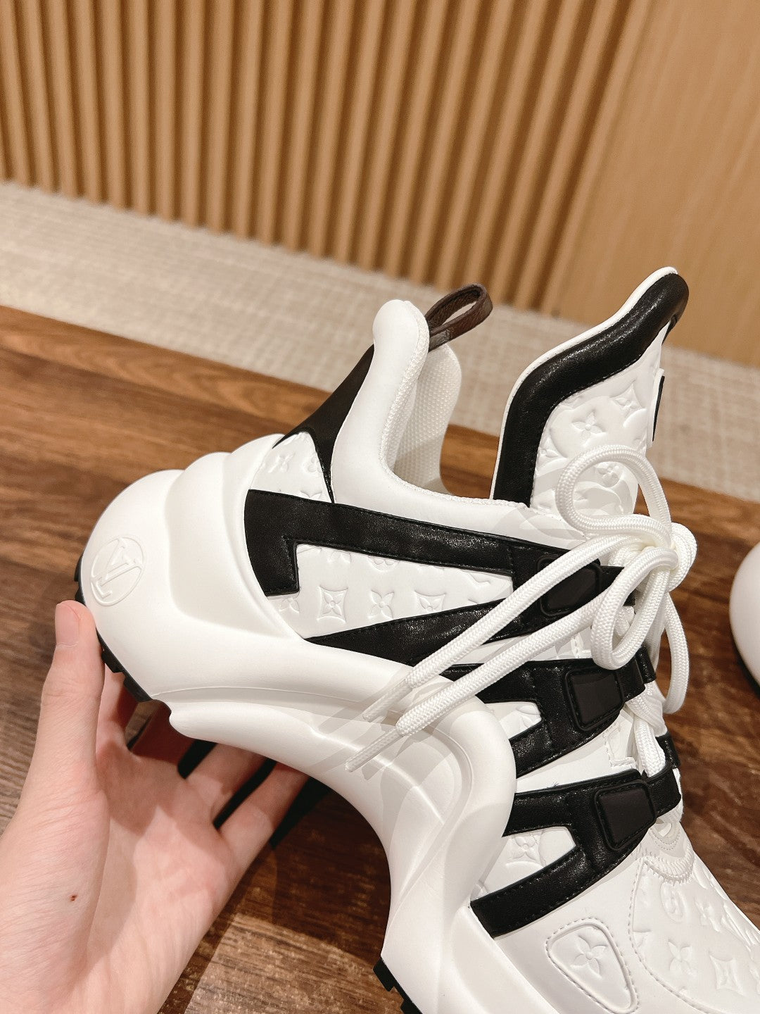 LV ARCHLIGHT SNEAKER IN WHITE MIX BLACK EMBOSSED CALFSKIN