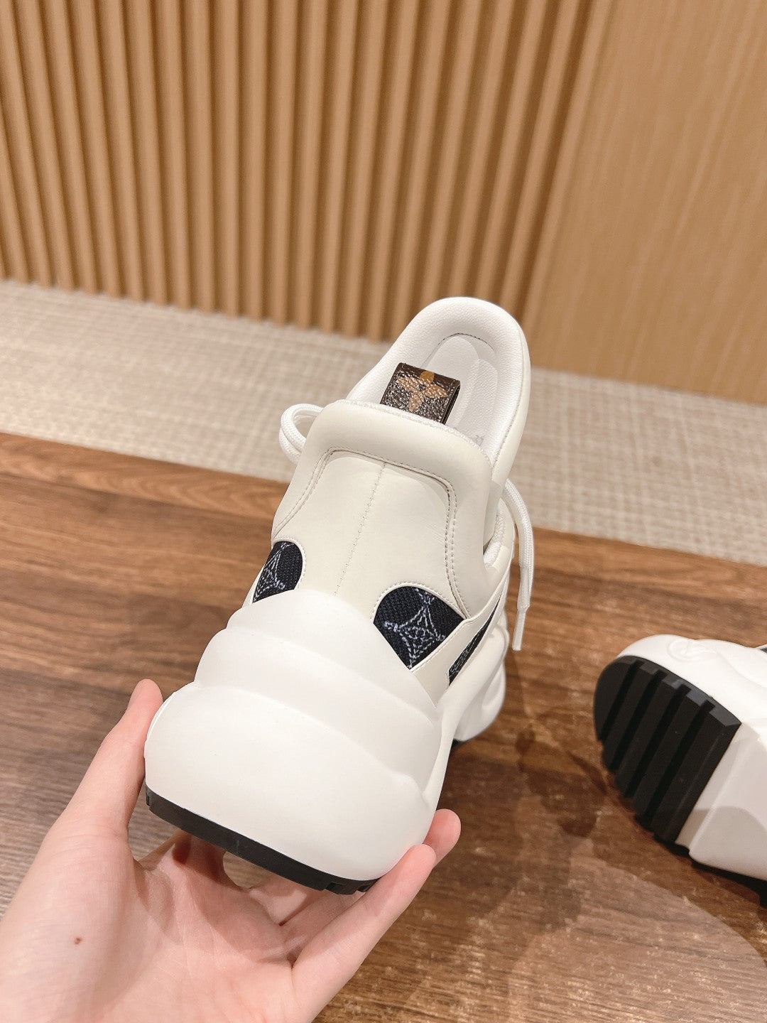 LV ARCHLIGHT SNEAKER IN WHITE MIX BLACK CALFSKIN AND MONOGRAM DENIM 101073