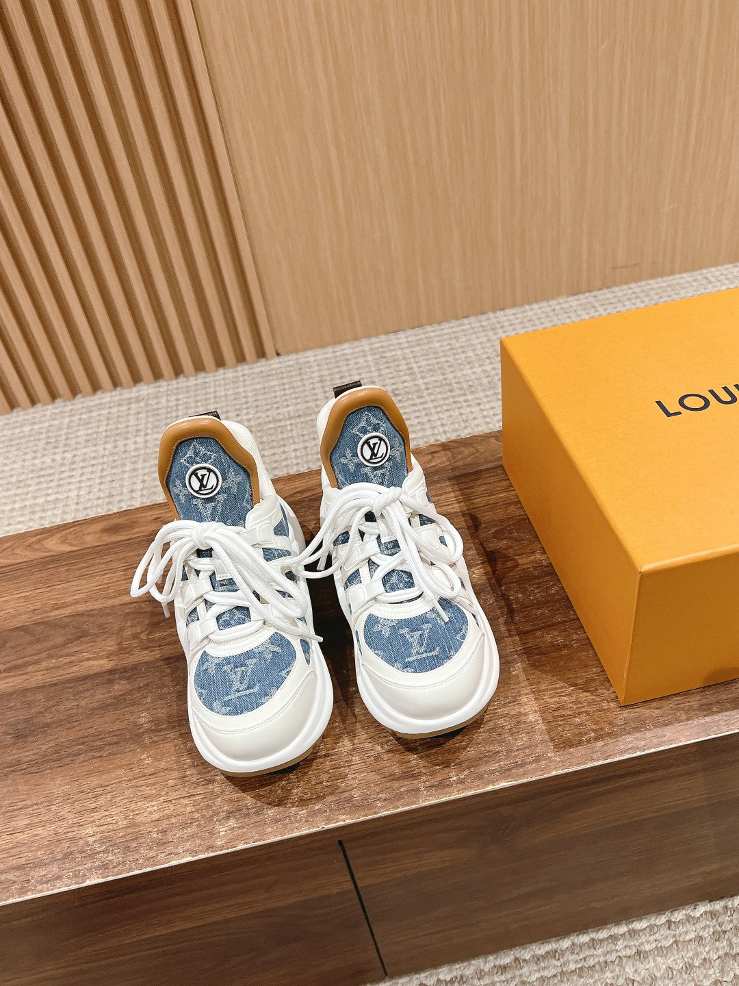 LV ARCHLIGHT SNEAKER IN WHITE CALFSKIN AND LIGHT BLUE MONOGRAM DENIM