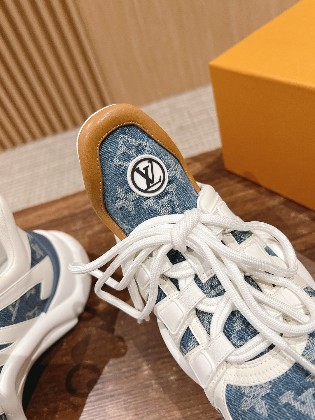 LV ARCHLIGHT SNEAKER IN WHITE CALFSKIN AND LIGHT BLUE MONOGRAM DENIM