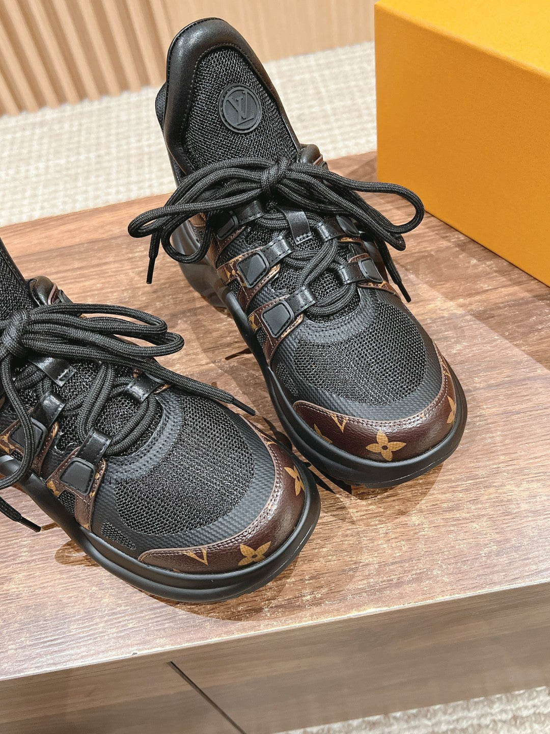 LV ARCHLIGHT SNEAKER IN BLACK CANVAS AND CHOCOLATE BROWN MONOGRAM CALFSKIN