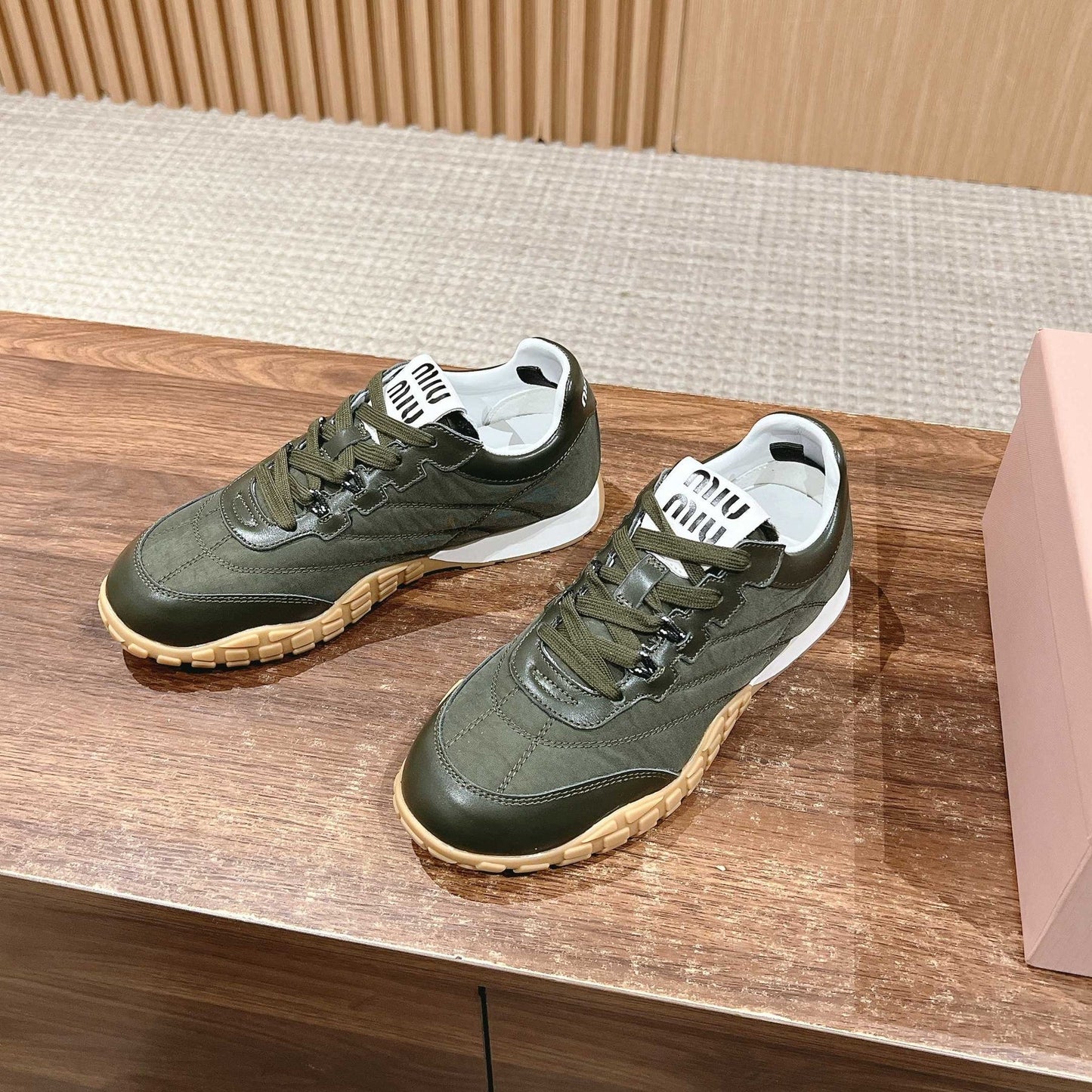 RUNNING SNEAKERS IN ARMY GREEN LAMBSKIN AND FABRIC ANTI-SLIP RUBBER SOLE