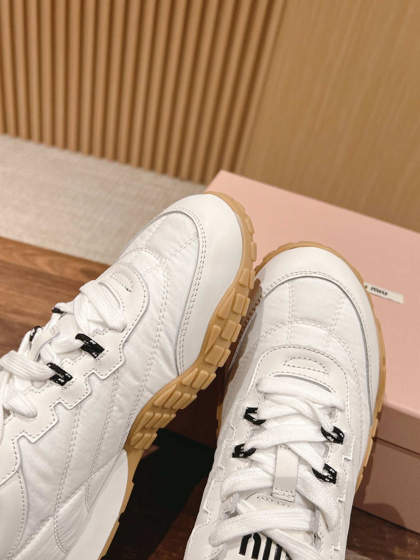 RUNNING SNEAKERS IN WHITE LAMBSKIN AND FABRIC ANTI-SLIP RUBBER SOLE