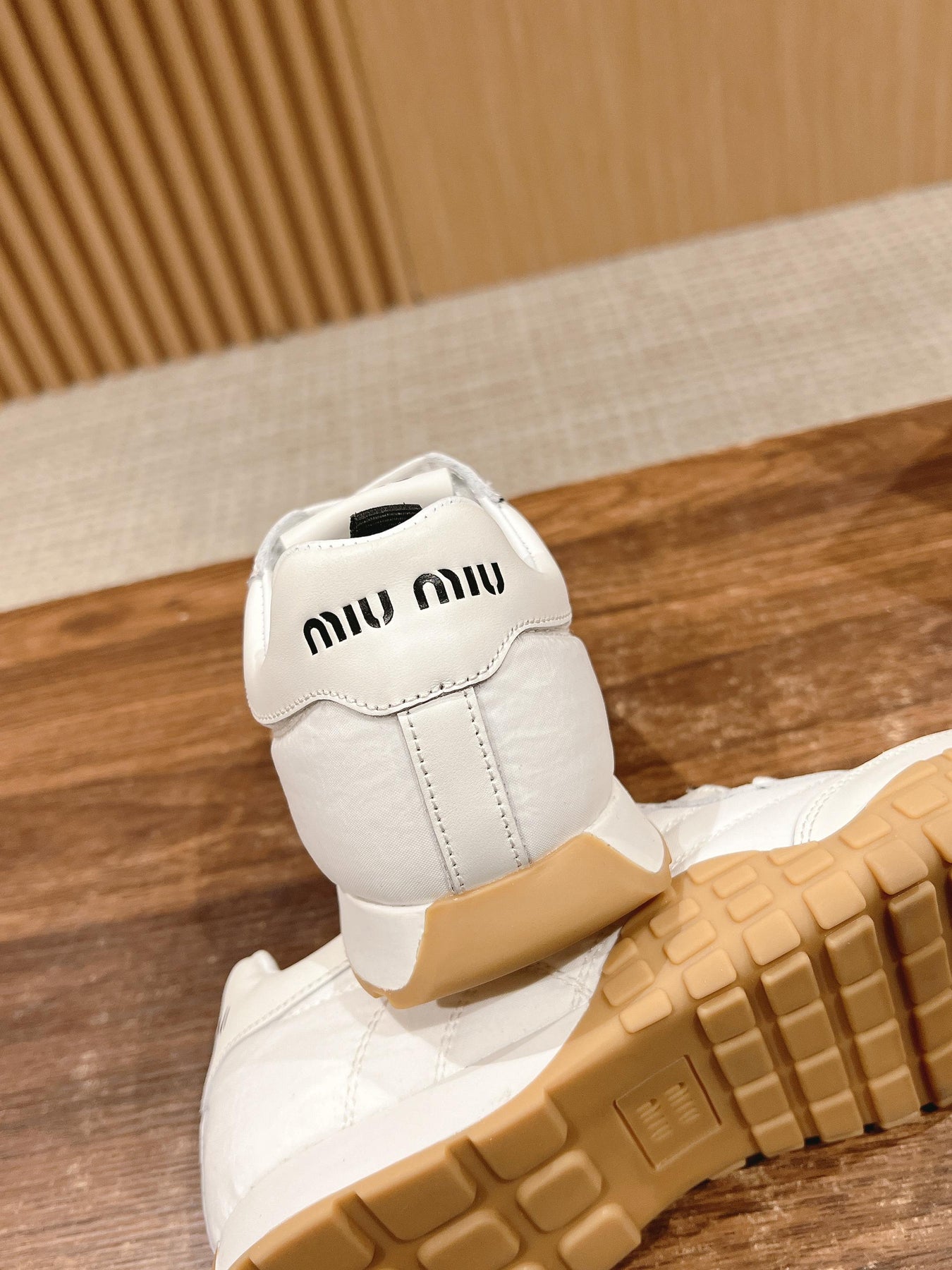 RUNNING SNEAKERS IN WHITE LAMBSKIN AND FABRIC ANTI-SLIP RUBBER SOLE