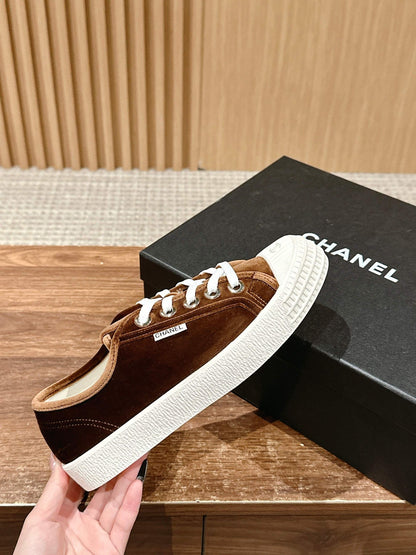 CONVERSE SNEAKER IN PENNY BROWN VELVET