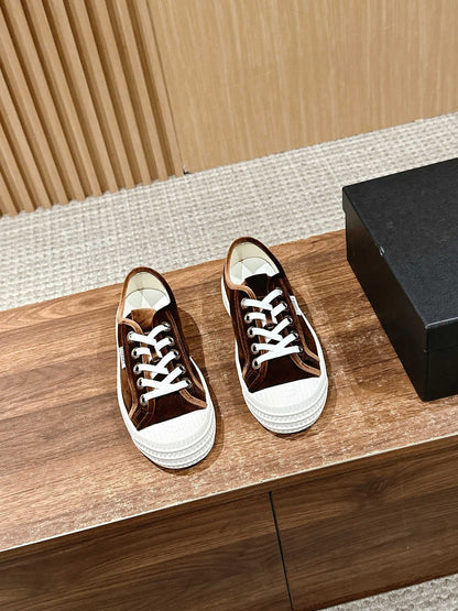 CONVERSE SNEAKER IN PENNY BROWN VELVET