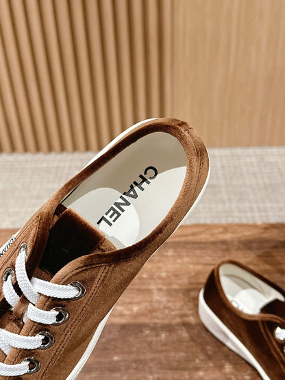 CONVERSE SNEAKER IN PENNY BROWN VELVET