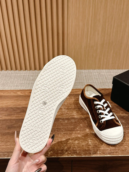 CONVERSE SNEAKER IN PENNY BROWN VELVET