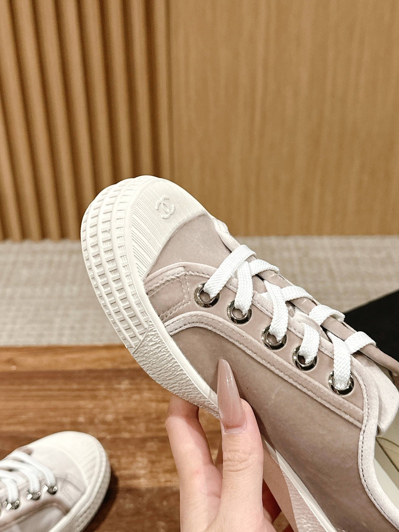 CONVERSE SNEAKER IN KHAKI BROWN VELVET