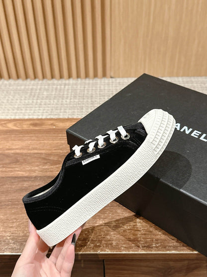 CONVERSE SNEAKER IN BLACK VELVET