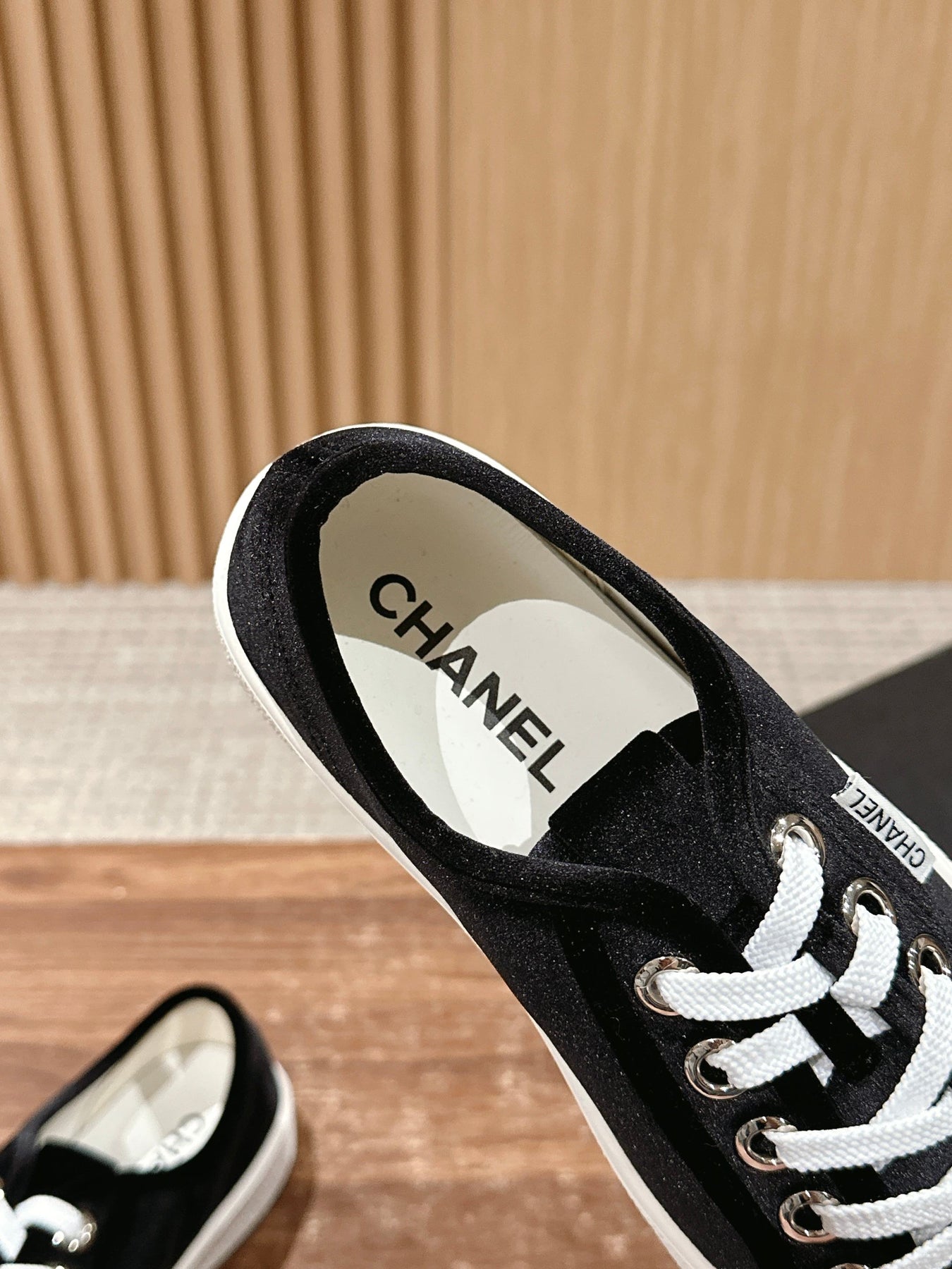 CONVERSE SNEAKER IN BLACK VELVET