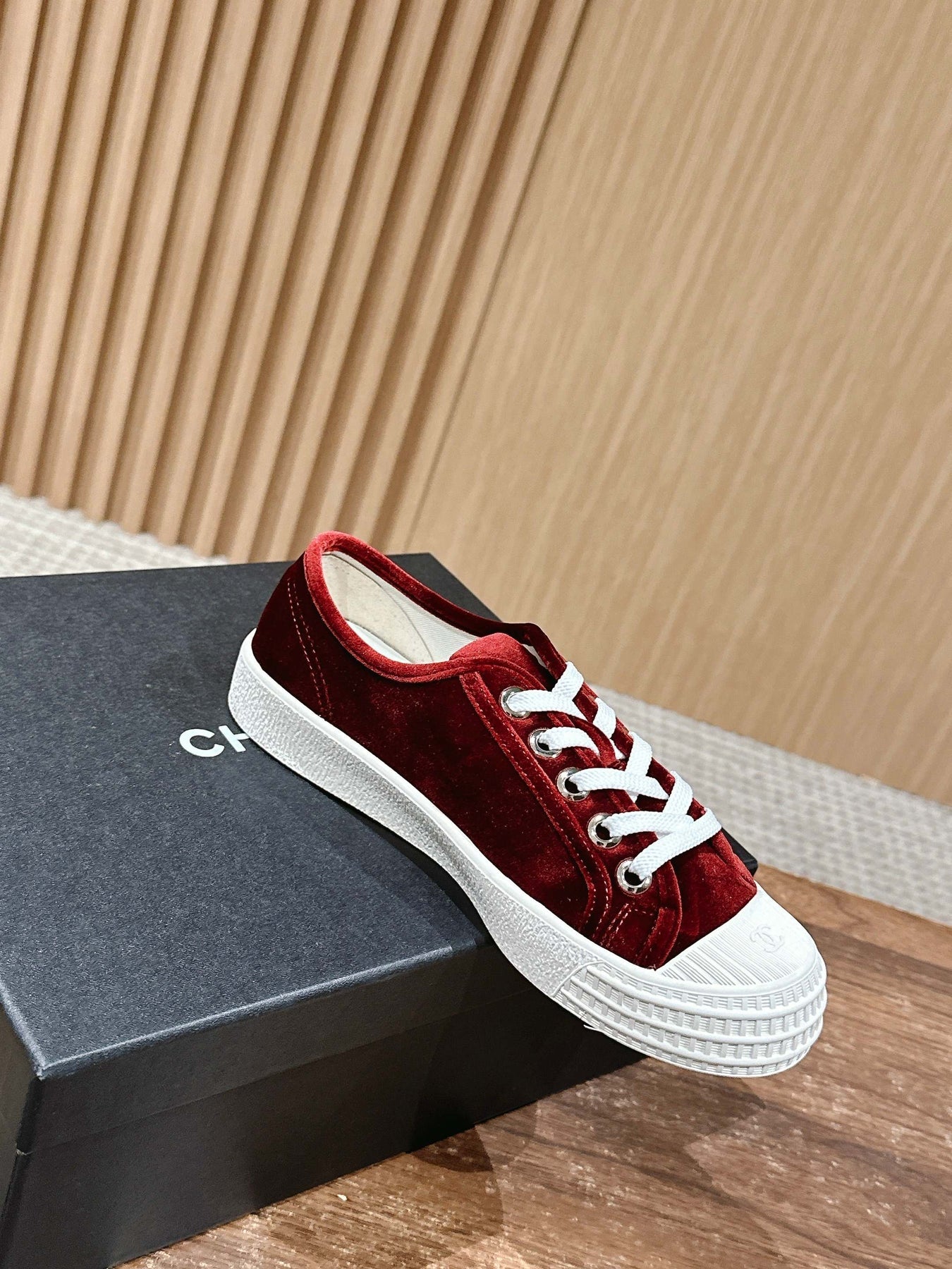 CONVERSE SNEAKER IN LIPSTICK RED VELVET