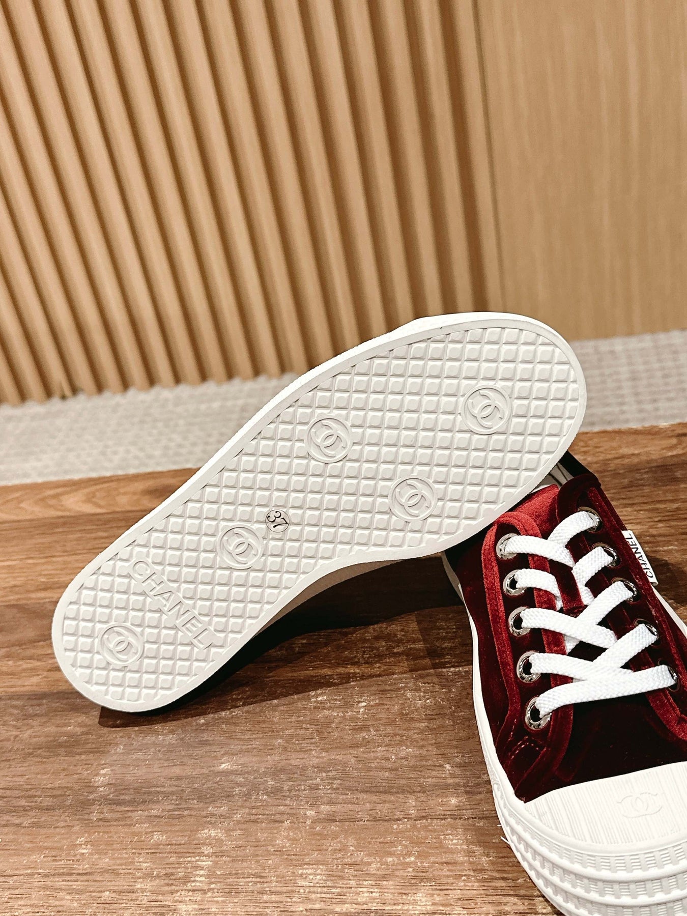 CONVERSE SNEAKER IN LIPSTICK RED VELVET