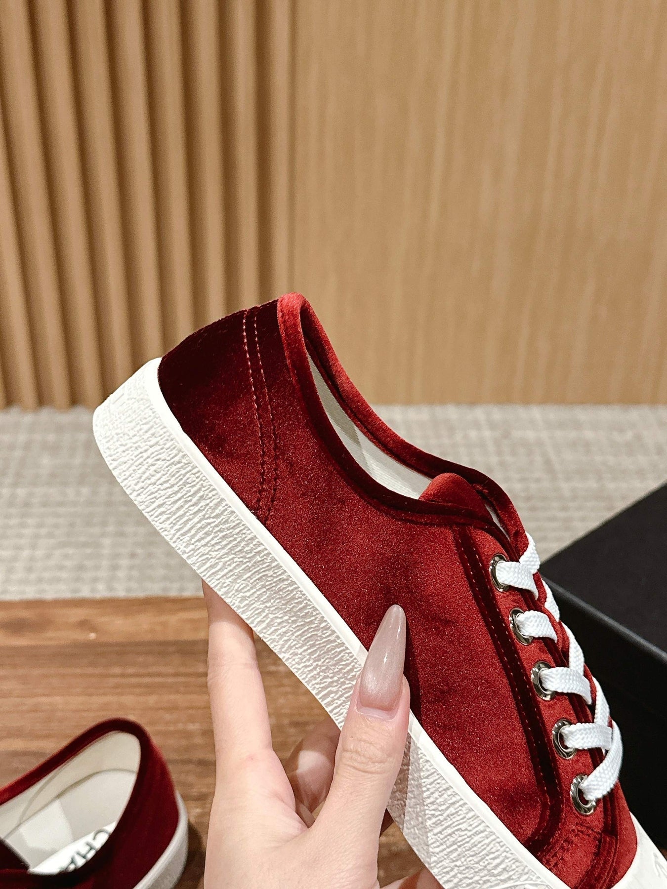 CONVERSE SNEAKER IN LIPSTICK RED VELVET