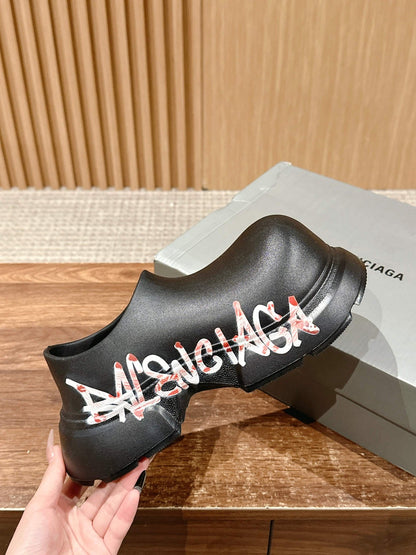 GRAFFITI THICK-SOLED CHEF SHOES IN BLACK RUBBER