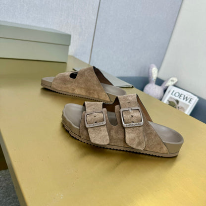 BIRKENSTOCK SLIPPERS IN LIGHT BROWN SUEDE