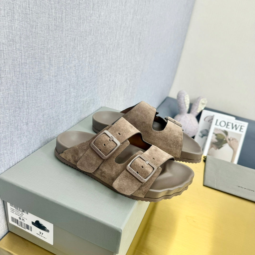 BIRKENSTOCK SLIPPERS IN LIGHT BROWN SUEDE