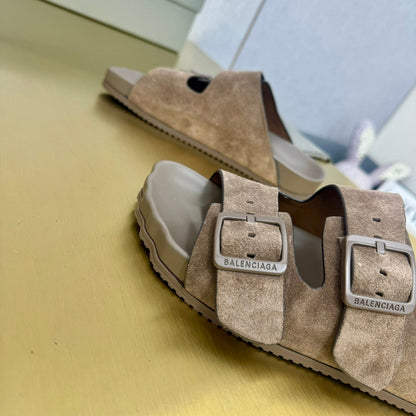 BIRKENSTOCK SLIPPERS IN LIGHT BROWN SUEDE