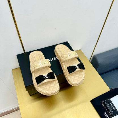 DAD SANDALS WITH BOW IN BEIGE CREAM LAMBSKIN MULE