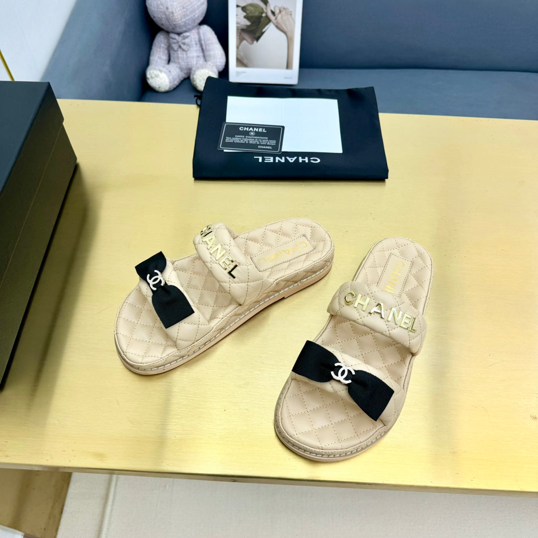 DAD SANDALS WITH BOW IN BEIGE CREAM LAMBSKIN MULE