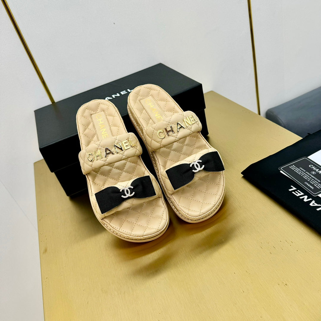 DAD SANDALS WITH BOW IN BEIGE CREAM LAMBSKIN MULE