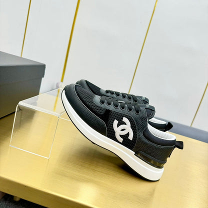 CLASSIC TRAINER IN BLACK MERCERIZED VELVET WITH WHITE LOGO