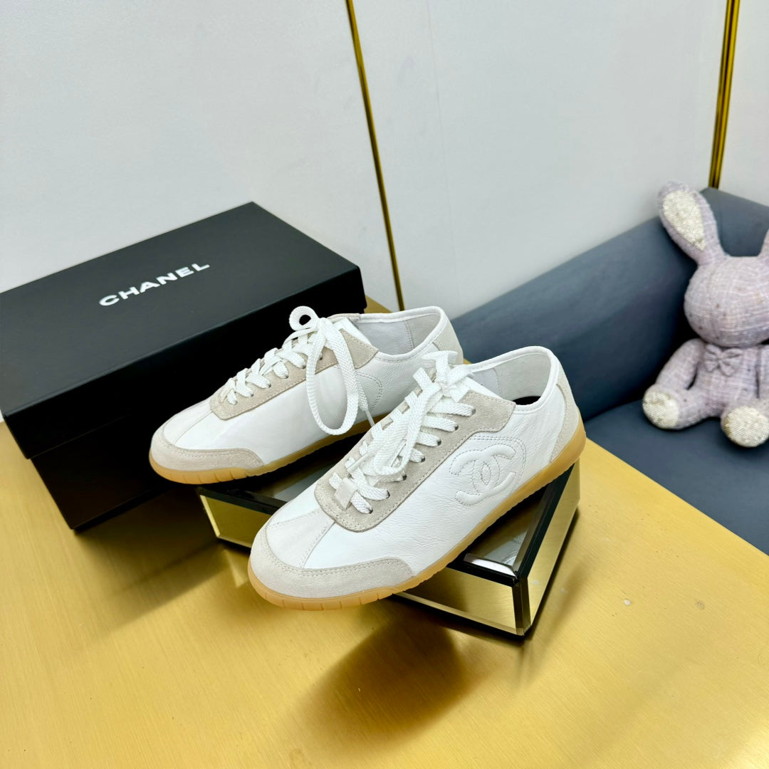 CC SNEAKER IN WHITE CALFSKIN AND SUEDE