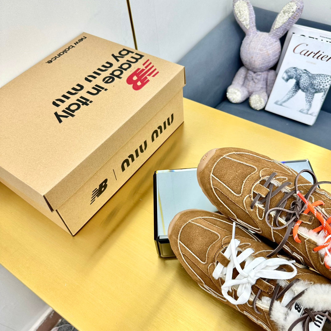 MIUXNB 530 SNEAKERS IN BROWN SUEDE SHEARLING