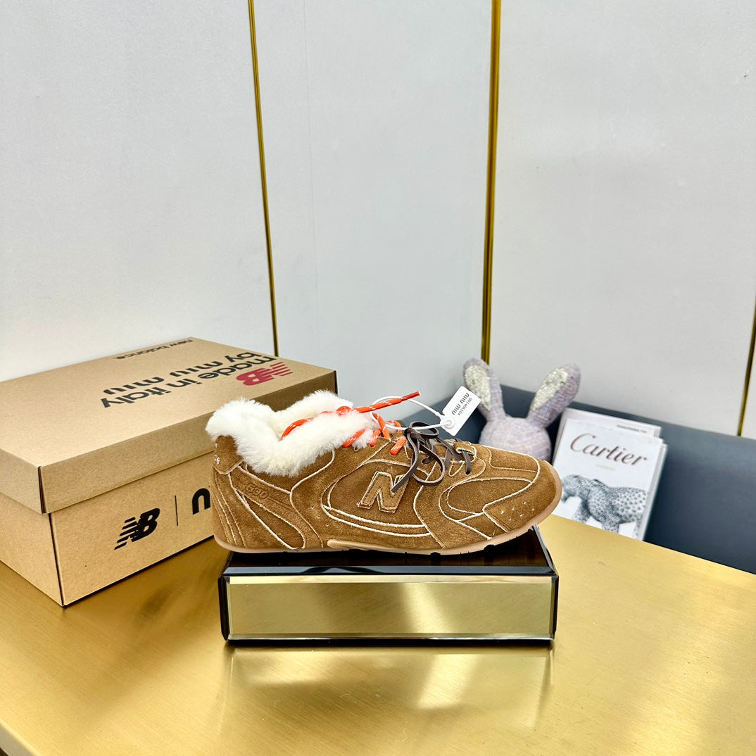 MIUXNB 530 SNEAKERS IN BROWN SUEDE SHEARLING