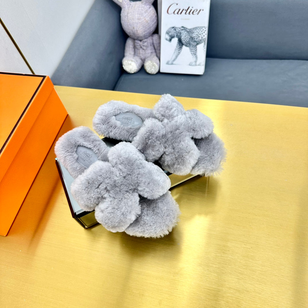 0RAN SHEARLING SANDALS SILVER GRAY