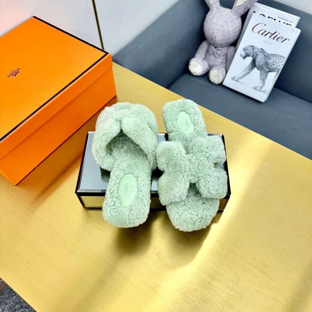 0RAN SHEARLING SANDALS PASTEL GREEN